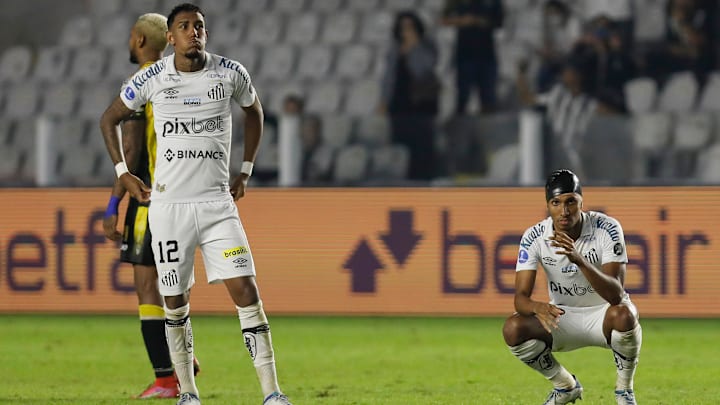 Eliminação histórica do Santos pode resultar na demissão de Bustos 