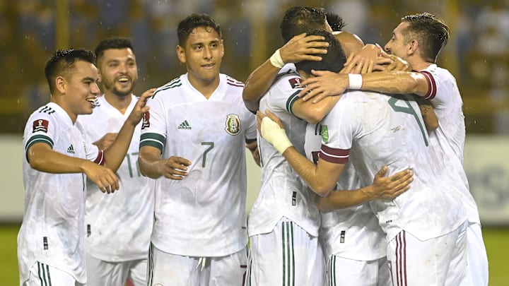 La selección mexicana logró una importante victoria de 0-2 sobre El Salvador en el Estadio Cuscatlán. La selección mexicana logró una importante victoria de 0-2 sobre El Salvador en el Estadio Cuscatlán.