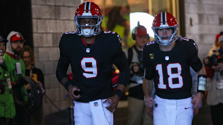 Atlanta Falcons quarterbacks Michael Penix Jr. and Kirk Cousins prayed in the tunnel before Sunday's win over the Giants. Atlanta Falcons quarterbacks Michael Penix Jr. and Kirk Cousins prayed in the tunnel before Sunday's win over the Giants.