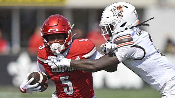 Sep 20, 2025; Louisville, Kentucky, USA; Louisville Cardinals wide receiver Caullin Lacy (5) is defended by Bowling Green Falcons cornerback MJ Cannon (2) during the second half at L&N Federal Credit Union Stadium. Louisville defeated Bowling Green 40-17. Mandatory Credit: Jamie Rhodes-Imagn Images Sep 20, 2025; Louisville, Kentucky, USA; Louisville Cardinals wide receiver Caullin Lacy (5) is defended by Bowling Green Falcons cornerback MJ Cannon (2) during the second half at L&N Federal Credit Union Stadium. Louisville defeated Bowling Green 40-17. Mandatory Credit: Jamie Rhodes-Imagn Images
