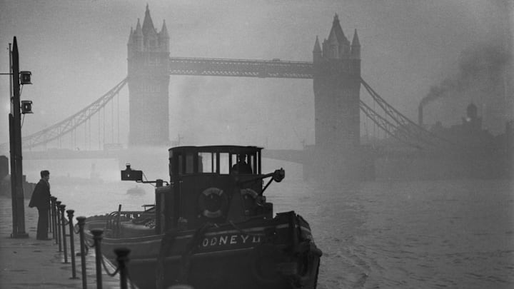 The Great Smog of London cast the city into darkness.