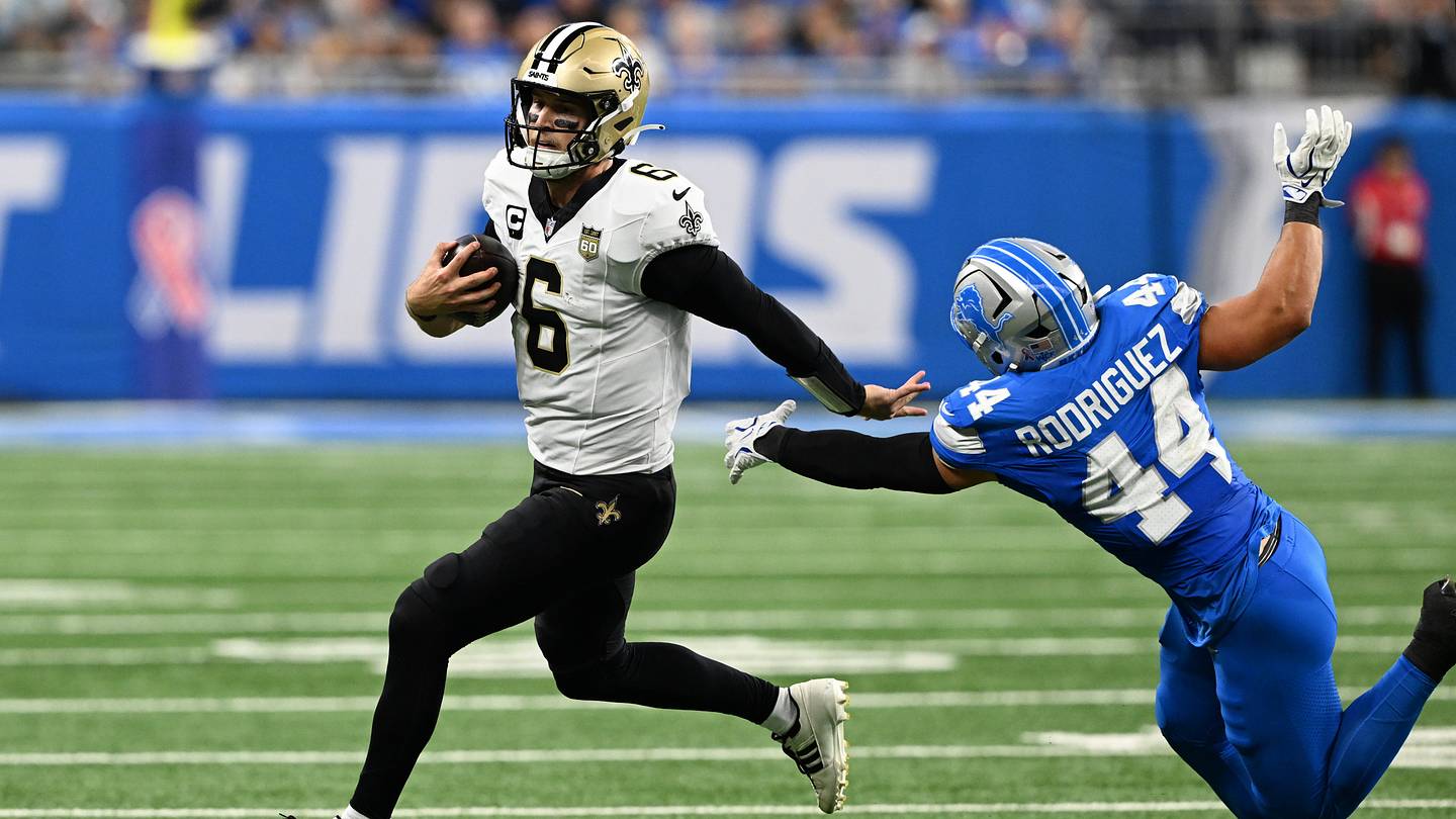 Caleb Williams scores second rushing TD, Bears lead Panthers 31-24
