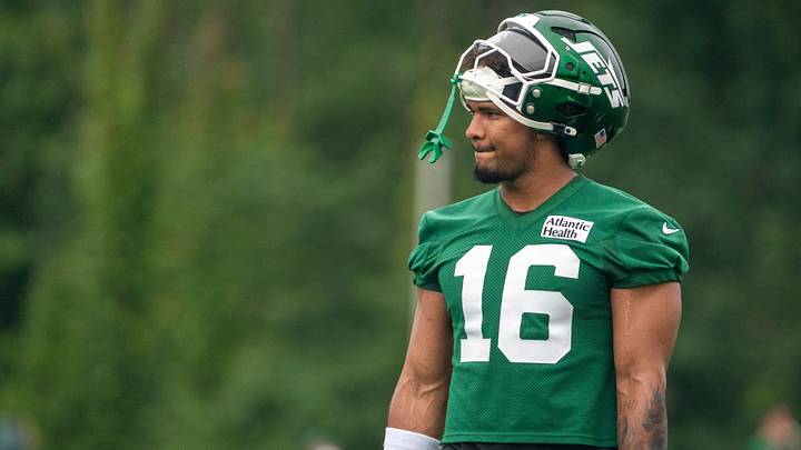 New York Jets tight end and 1st round draft pick Kenyon Sadiq (16) takes a water break during a practice for the New York Jets at their training facility on Wednesday, July 29, 2026, in Florham Park. New York Jets tight end and 1st round draft pick Kenyon Sadiq (16) takes a water break during a practice for the New York Jets at their training facility on Wednesday, July 29, 2026, in Florham Park.