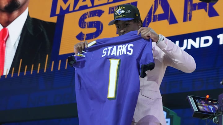 Apr 24, 2025; Green Bay, WI, USA; NFL commissioner Roger Goodell with Georgia Bulldogs safety Malaki Starks after he is selected by the Baltimore Ravens as the number 27 pick in the first round of the 2025 NFL Draft at Lambeau Field. Mandatory Credit: Kirby Lee-Imagn Images