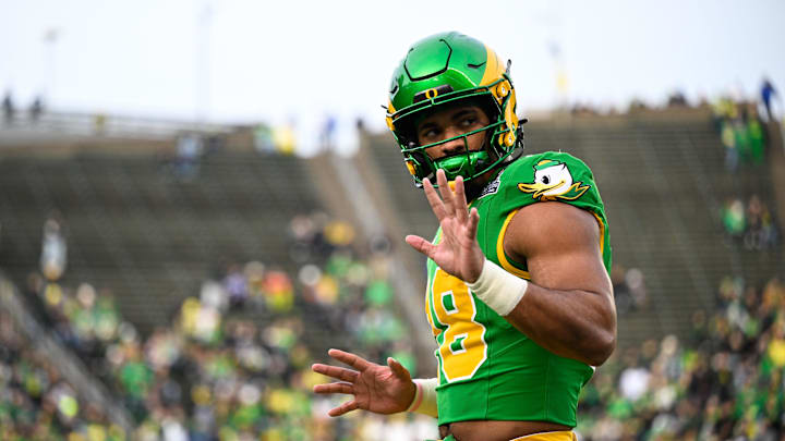 Dec 20, 2025; Eugene, OR, USA; Oregon Ducks tight end Kenyon Sadiq (18) looks on before the game against the James Madison Dukes at Autzen Stadium. Dec 20, 2025; Eugene, OR, USA; Oregon Ducks tight end Kenyon Sadiq (18) looks on before the game against the James Madison Dukes at Autzen Stadium.