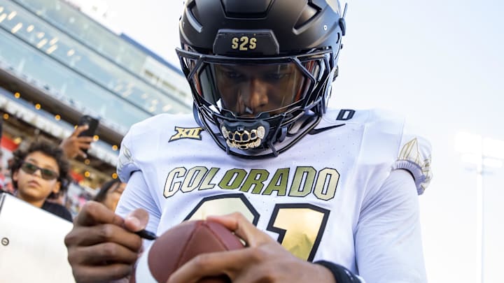 Shilo Sanders signs an autograph during the 2024 Colorado Buffaloes season.