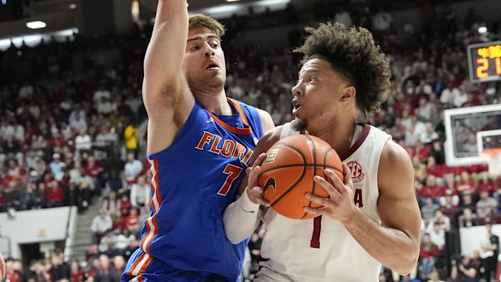 Mar 5, 2025; Tuscaloosa, AL, USA; Florida guard Urban Klavzar (7) cuts off a drive by Alabama guard Mark Sears (1) at Coleman Coliseum. Mandatory Credit: Gary Cosby Jr./USA TODAY Network via Imagn Images Mar 5, 2025; Tuscaloosa, AL, USA; Florida guard Urban Klavzar (7) cuts off a drive by Alabama guard Mark Sears (1) at Coleman Coliseum. Mandatory Credit: Gary Cosby Jr./USA TODAY Network via Imagn Images