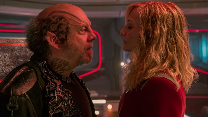 L-R: Paul Giamatti as Nus Braka and Holly Hunter as Chancellor Nahla Ake in season 1 , episode 1 of Star Trek: Starfleet Academy streaming on Paramount+. Photo Credit: Brooke Palmer/Paramount+ L-R: Paul Giamatti as Nus Braka and Holly Hunter as Chancellor Nahla Ake in season 1 , episode 1 of Star Trek: Starfleet Academy streaming on Paramount+. Photo Credit: Brooke Palmer/Paramount+
