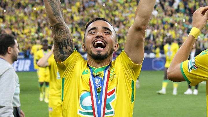 Fábio começou no Fluminense e estava no futebol europeu há mais de 10 anos