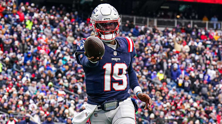 Jan 5, 2025; Foxborough, Massachusetts, USA; New England Patriots quarterback Joe Milton III (19) runs the ball for a touchdown against the Buffalo Bills in the first quarter at Gillette Stadium. Mandatory Credit: David Butler II-Imagn Images