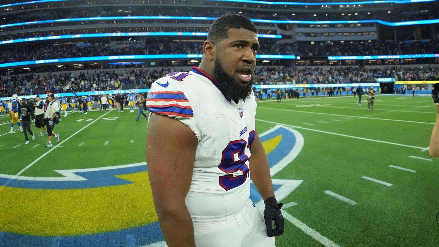 Ed Oliver Optimistic About Future in Bills' New Defense While Sidelined at OTAs