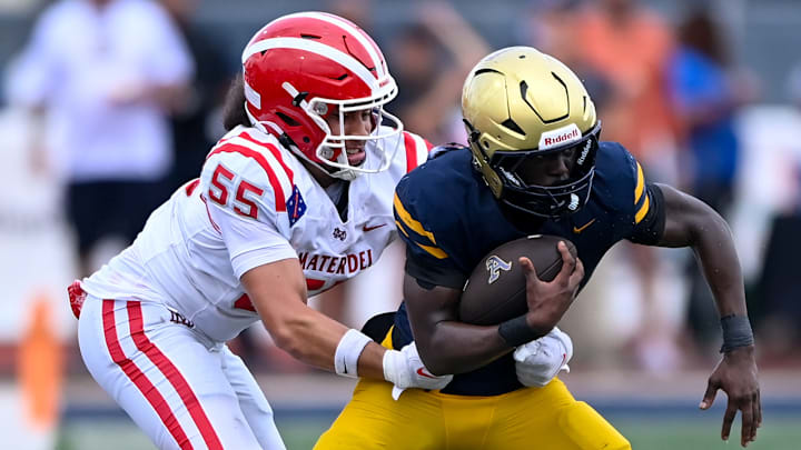 Mater Dei battles St. Thomas Aquinas in the 2025 Broward County National Football Showcase in Florida.