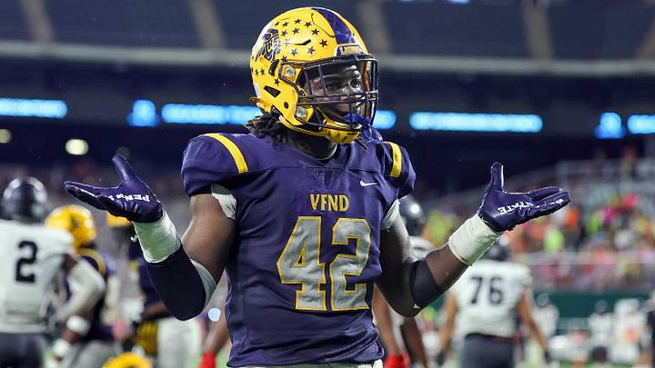 Lamar linebacker Braylon Williams, a SMU commit, had 101 tackles, 13 tackles for loss and five sacks while being named first-team All-District last season. Lamar linebacker Braylon Williams, a SMU commit, had 101 tackles, 13 tackles for loss and five sacks while being named first-team All-District last season.