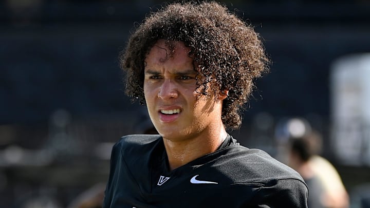Vanderbilt tight end Eli Stowers (9) watches the kicking team during fall practice Wednesday, July 30, 2025, in Nashville, Tenn.