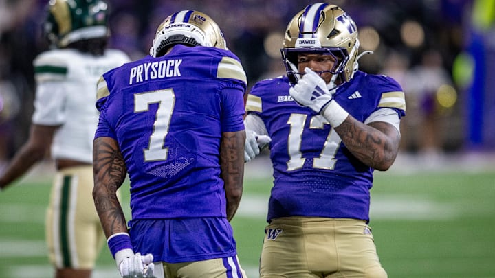 Ephesians Prysock (7) and Deven Bryant (17) share a defensive moment.