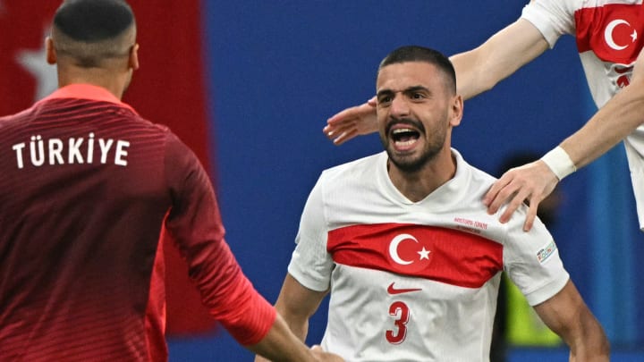Demiral lance la Turquie contre l'Autriche