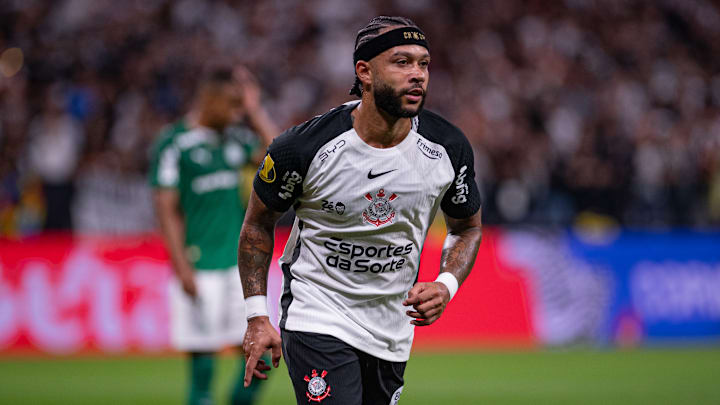 Memphis Depay fez gol no último Majestoso que disputou