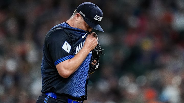Detroit Tigers pitcher Paul Sewald (62) walks off the field for pitching change during the ninth inning against Atlanta Braves at Comerica Park in Detroit on Friday, Sept. 19, 2025.