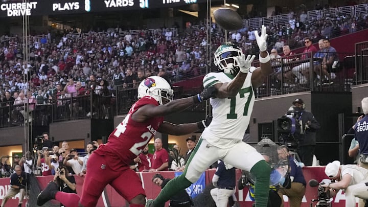 New York Jets wide receiver Davante Adams (17) cannot make a catch while defended by Arizona Cardinals cornerback Starling Thomas V (24) during the first quarter at State Farm Stadium in Glendale on Nov. 10, 2024.