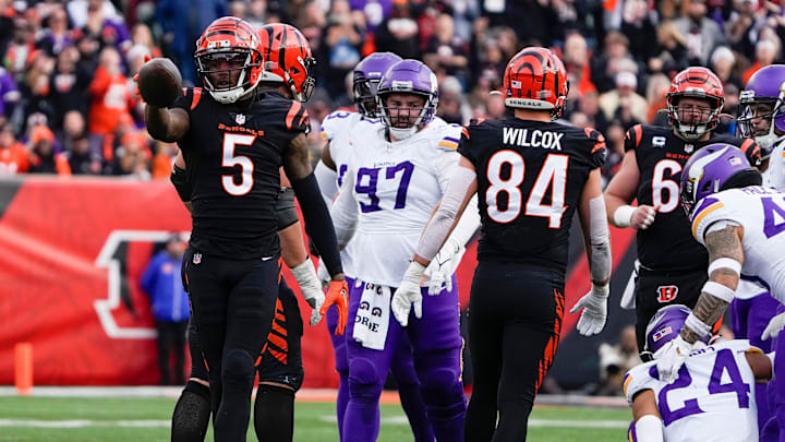 Cincinnati Bengals wide receiver Tee Higgins (5) signals his 1st down play in the 4th quarter over