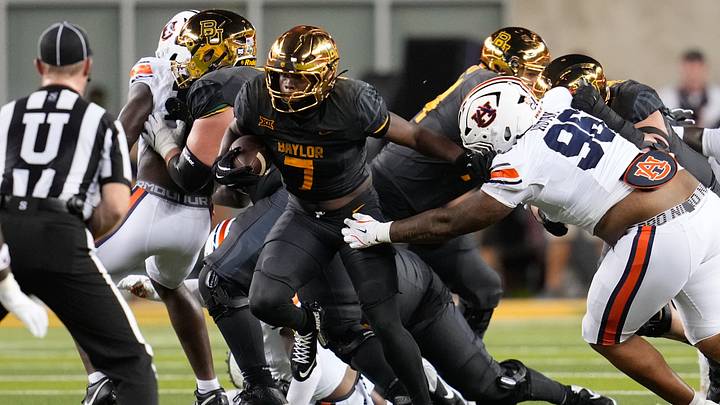 Aug 29, 2025; Waco, Texas, USA; Baylor Bears running back Bryson Washington (7) runs the ball as Auburn Tigers defensive lineman Malik Autry (96) defends during the first half at McLane Stadium. Mandatory Credit: Chris Jones-Imagn Images Aug 29, 2025; Waco, Texas, USA; Baylor Bears running back Bryson Washington (7) runs the ball as Auburn Tigers defensive lineman Malik Autry (96) defends during the first half at McLane Stadium. Mandatory Credit: Chris Jones-Imagn Images