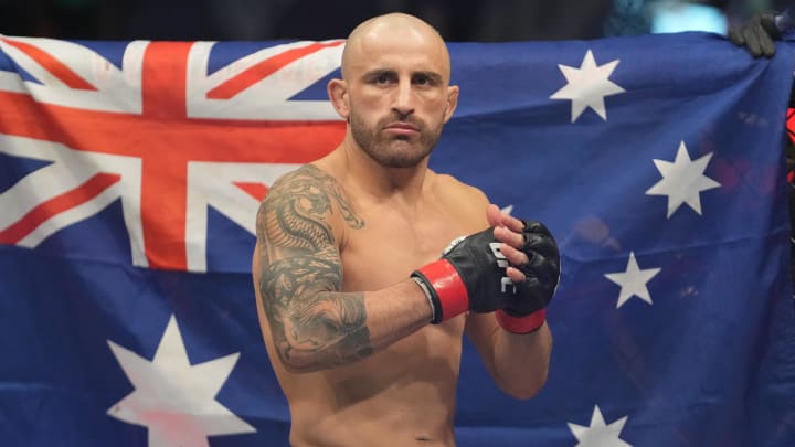 Apr 9, 2022; Jacksonville, Florida, USA; Alexander Volkanovski (red gloves) before the fight against Chan Sung Jung (blue gloves) during UFC 273 at VyStar Veterans Memorial Arena.