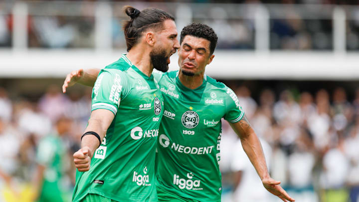 Léo Gamalho é o artilheiro do time no Brasileirão