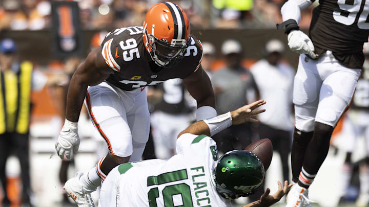 Cleveland Browns Defensive End Myles Garrett (95)