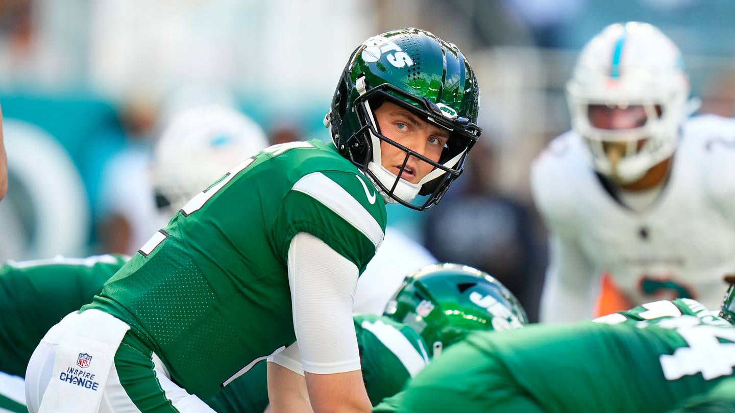 Dolphins Sign Zach Wilson as Backup for Tua