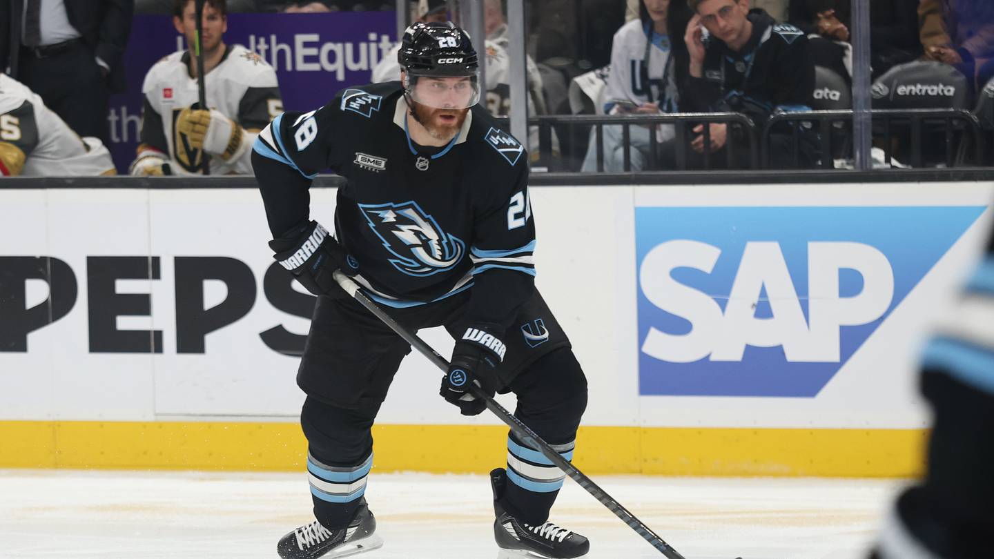 New Blackhawks Ian Cole to play in 100th NHL game in 2026-27