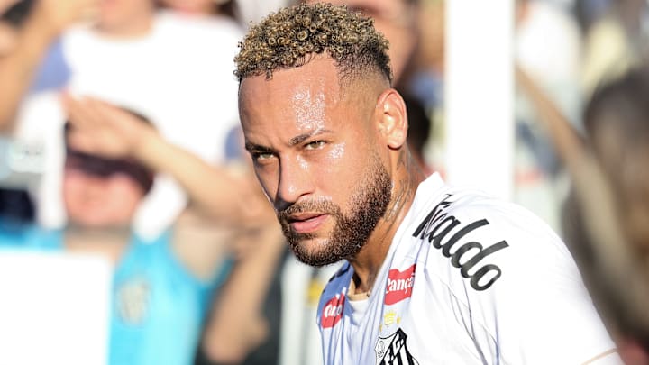 Neymar tenta ajudar Santos a crescer na temporada