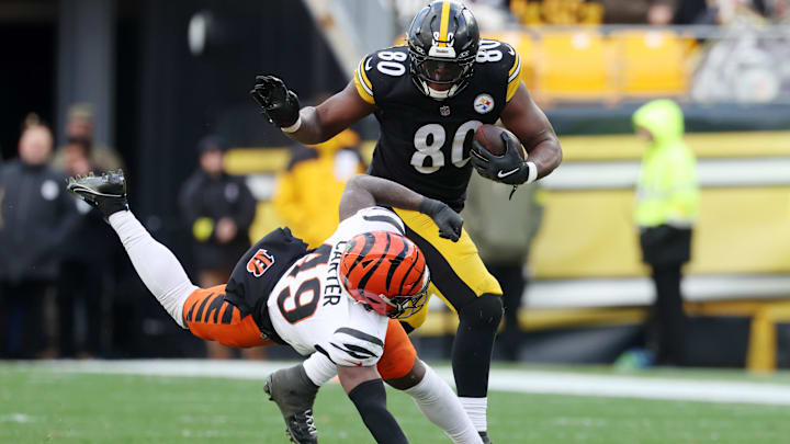 Nov 16, 2025; Pittsburgh, Pennsylvania, USA; Pittsburgh Steelers tight end Darnell Washington (80) runs with the ball against Cincinnati Bengals linebacker Barrett Carter (49) during the first half at Acrisure Stadium. Mandatory Credit: Charles LeClaire-Imagn Images Nov 16, 2025; Pittsburgh, Pennsylvania, USA; Pittsburgh Steelers tight end Darnell Washington (80) runs with the ball against Cincinnati Bengals linebacker Barrett Carter (49) during the first half at Acrisure Stadium. Mandatory Credit: Charles LeClaire-Imagn Images