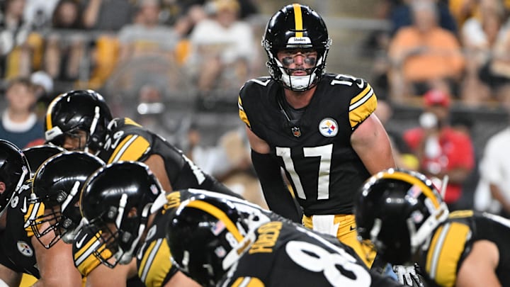 Aug 16, 2025; Pittsburgh, Pennsylvania, USA; Pittsburgh Steelers quarterback Skylar Thompson (17) lines up against the Tampa Bay Buccaneers during the second half at Acrisure Stadium. Mandatory Credit: Barry Reeger-Imagn Images Aug 16, 2025; Pittsburgh, Pennsylvania, USA; Pittsburgh Steelers quarterback Skylar Thompson (17) lines up against the Tampa Bay Buccaneers during the second half at Acrisure Stadium. Mandatory Credit: Barry Reeger-Imagn Images