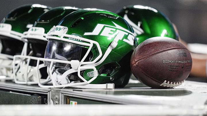 Aug 17, 2024; Charlotte, North Carolina, USA; New York Jets helmets during the second half against the Carolina Panthers at Bank of America Stadium. Mandatory Credit: Jim Dedmon-Imagn Images Aug 17, 2024; Charlotte, North Carolina, USA; New York Jets helmets during the second half against the Carolina Panthers at Bank of America Stadium. Mandatory Credit: Jim Dedmon-Imagn Images
