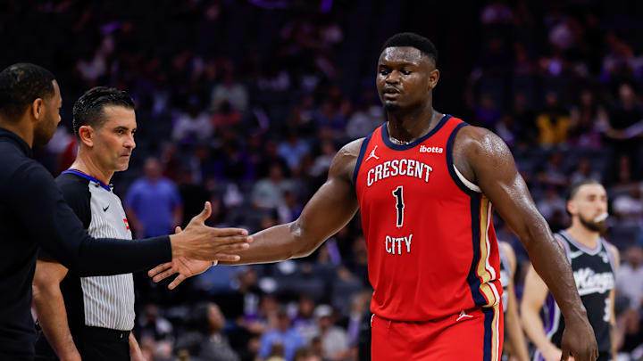 Apr 2, 2024; Sacramento, California, USA; New Orleans Pelicans forward Zion Williamson (1) shakes hands with head coach Willie Green during the fourth quarter against the Sacramento Kings at Golden 1 Center. Mandatory Credit: Sergio Estrada-Imagn Images