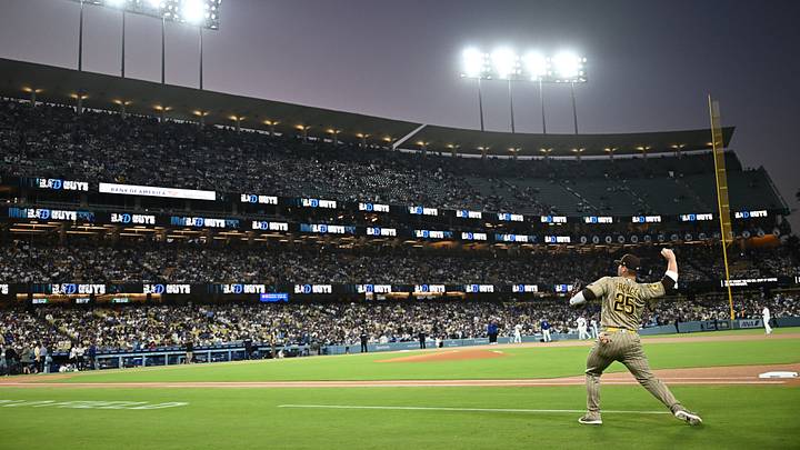 Sep 22, 2026; Los Angeles, California, USA; San Diego Padres first baseman Ty France (25) warms up prior to the game against the Los Angeles Dodgers at Dodger Stadium. Mandatory Credit: William Liang-Imagn Images Sep 22, 2026; Los Angeles, California, USA; San Diego Padres first baseman Ty France (25) warms up prior to the game against the Los Angeles Dodgers at Dodger Stadium. Mandatory Credit: William Liang-Imagn Images