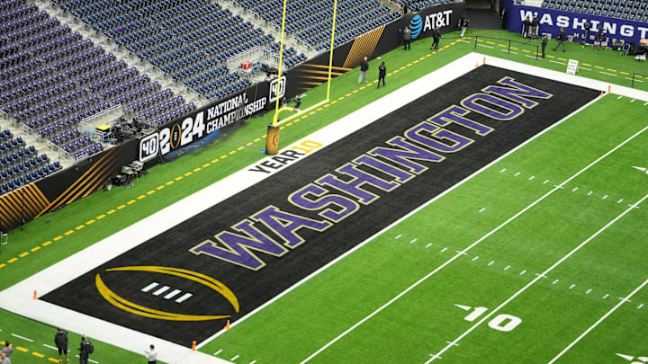 The Washington Huskies logo