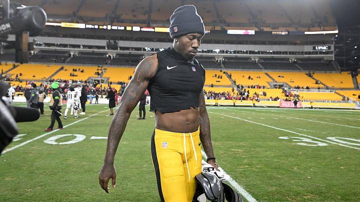 Pittsburgh Steelers cornerback Joey Porter Jr. leaves the field following an AFC Wild Card Round loss to the Houston Texans at Acrisure Stadium. Mandatory Credit: Barry Reeger-Imagn Images Pittsburgh Steelers cornerback Joey Porter Jr. leaves the field following an AFC Wild Card Round loss to the Houston Texans at Acrisure Stadium. Mandatory Credit: Barry Reeger-Imagn Images