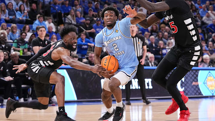 Indiana State Sycamores guard Isaiah Swope (2) rushes up the court against Cincinnati Bearcats