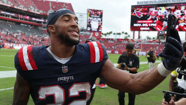 New England Patriots running back TreVeyon Henderson (32) broke out in Week 10, but fantasy football managers should seize on the selling opportunity and not buy in.