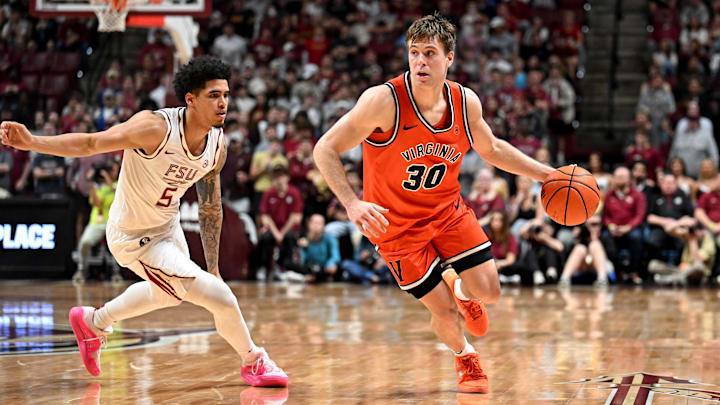 Virginia Cavaliers guard Dallin Hall 