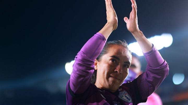 Mónica Ocampo se retiró del futbol después de 20 años de carrera deportiva.