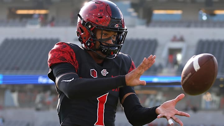 San Diego State Aztecs CB Chris Johnson warms up before the game against the Hawaii Rainbow Warriors.