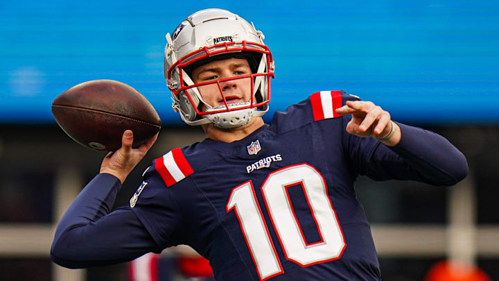 Jan 5, 2025; Foxborough, Massachusetts, USA; New England Patriots quarterback Drake Maye (10) warms up before the start of the game against the Buffalo Bills at Gillette Stadium. Mandatory Credit: David Butler II-Imagn Images Jan 5, 2025; Foxborough, Massachusetts, USA; New England Patriots quarterback Drake Maye (10) warms up before the start of the game against the Buffalo Bills at Gillette Stadium. Mandatory Credit: David Butler II-Imagn Images