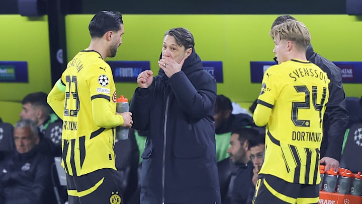 Niko Kovac gibt Emre Can und Daniel Svensson ein paar Anweisungen