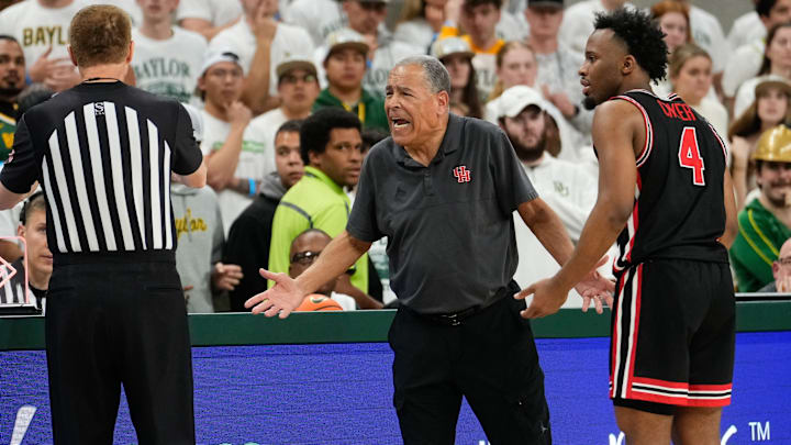 Houston coach Kelvin Sampson (center) and guard LJ Cryer (right) react to a call during the Cougars' win at Baylor on March 8, 2025.