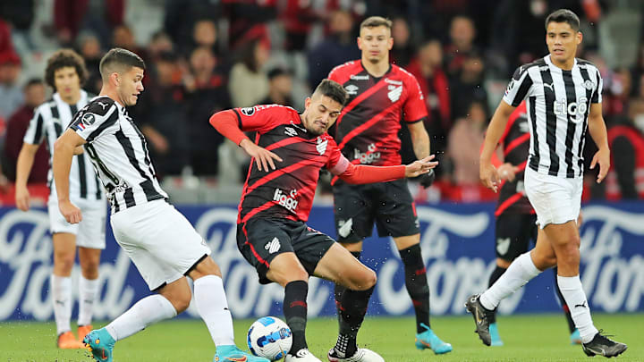 Libertad e Athletico-PR disputam vaga nas quartas de final da Libertadores. 