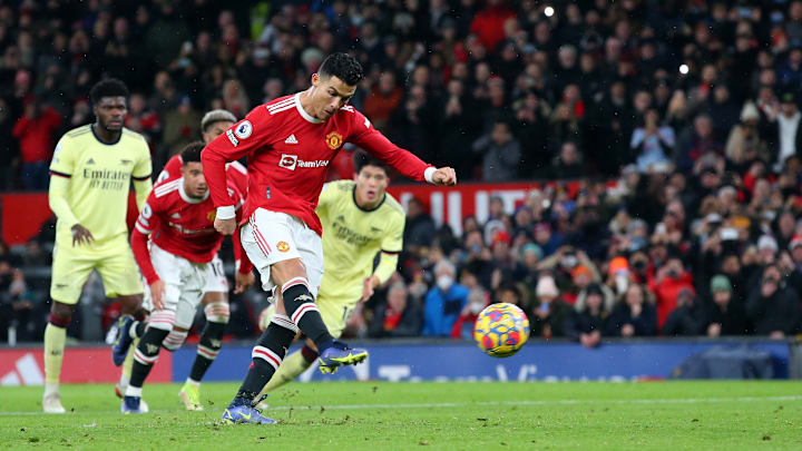 Cristiano Ronaldo aparece para enganchar al United en la parte alta de la tabla Cristiano Ronaldo aparece para enganchar al United en la parte alta de la tabla