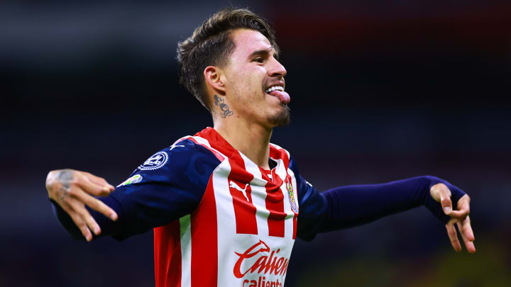 Cristián Calderón le dio la victoria a Chivas sobre Cruz Azul. Cristián Calderón le dio la victoria a Chivas sobre Cruz Azul.