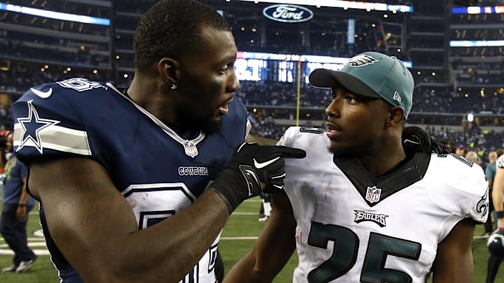 Nov 27, 2014; Arlington, TX, USA; Dallas Cowboys wide receiver Dez Bryant (88) talks with Nov 27, 2014; Arlington, TX, USA; Dallas Cowboys wide receiver Dez Bryant (88) talks with